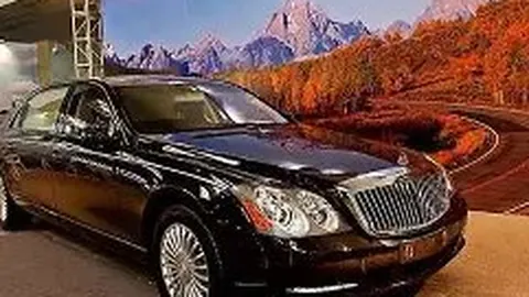 黄明昊风波后约妹亮相，人气不减反增